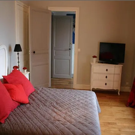 La Demeure De Laclais Bed and Breakfast 4*